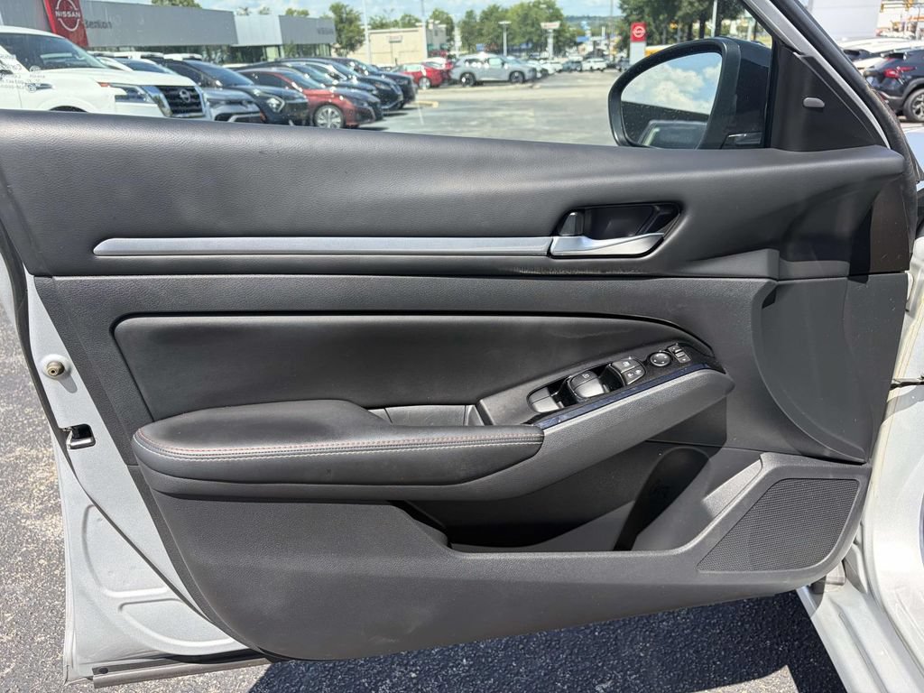 Used 2024 Nissan Altima 2.0 SR FWD image 15