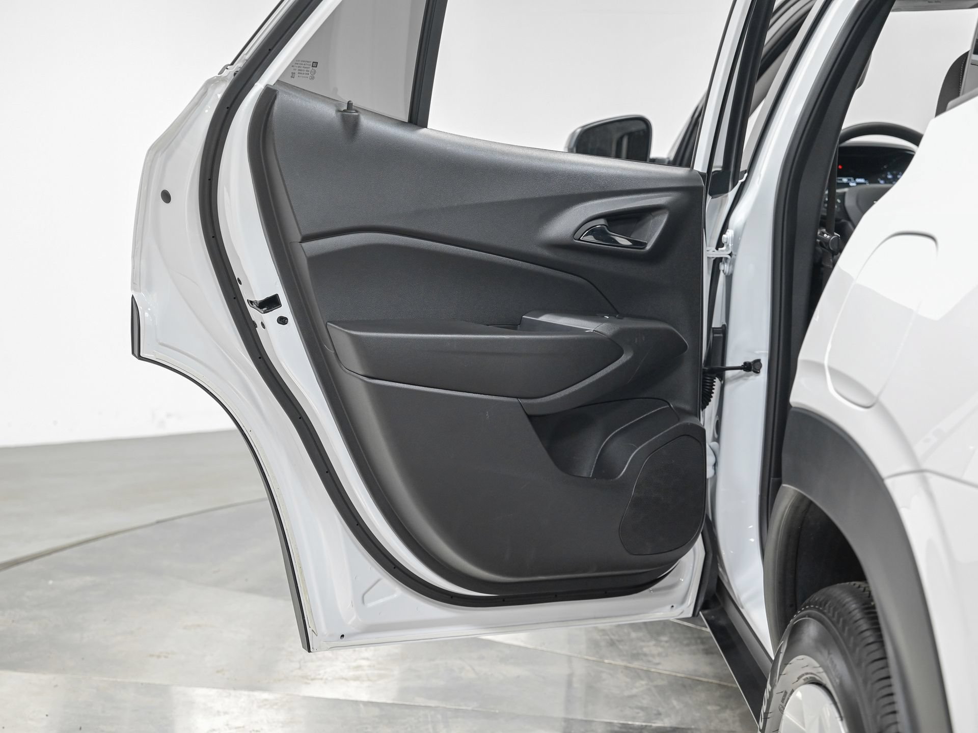 Used 2025 Chevrolet Trax LS FWD image 26