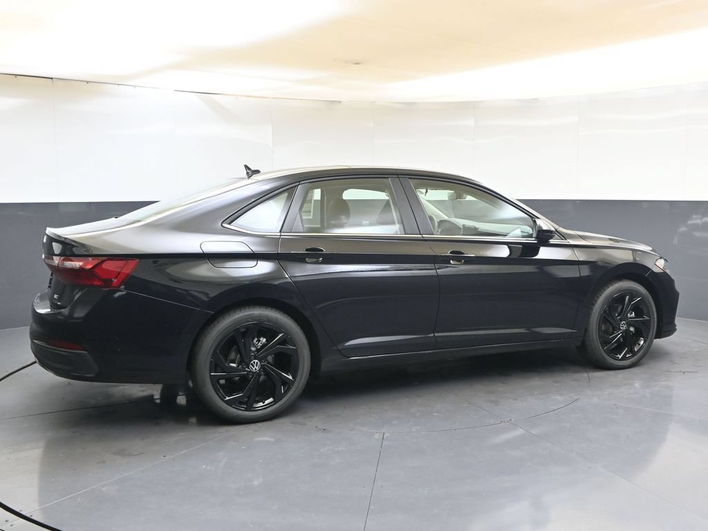 Certified 2026 Volkswagen Jetta SE w/ Black Wheel Package FWD image 6