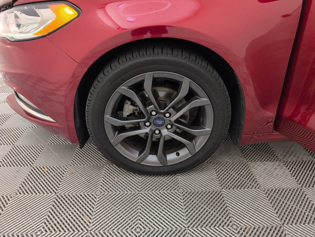 Used 2018 Ford Fusion SE w/ Equipment Group 201A FWD image 17