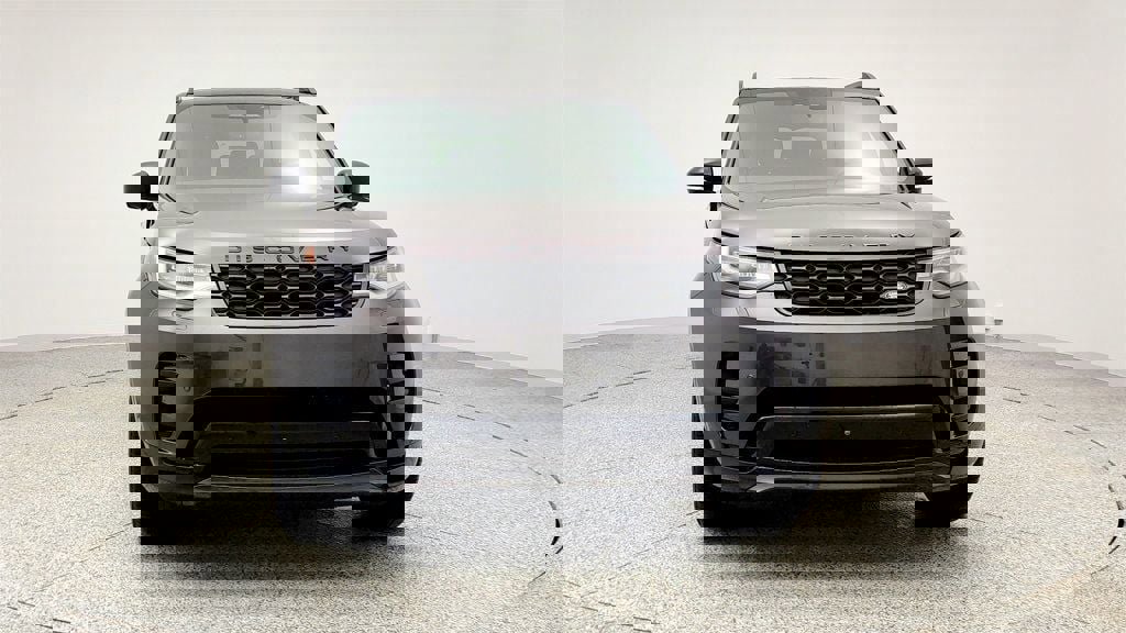 Used 2024 Land Rover Discovery Dynamic SE image 2