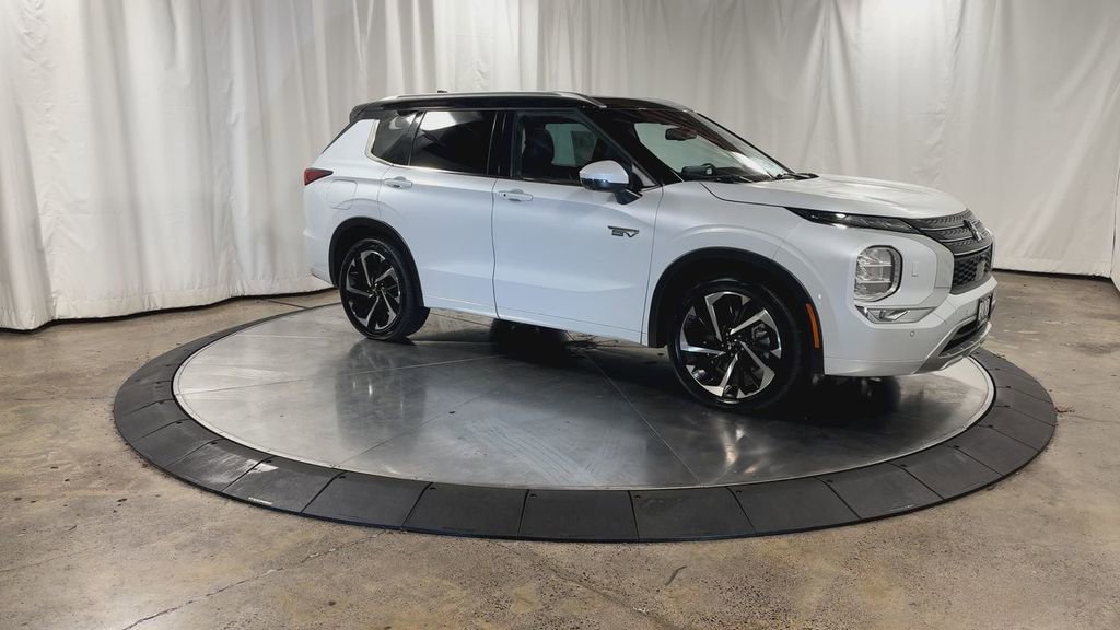 Used 2023 Mitsubishi Outlander SEL image 3