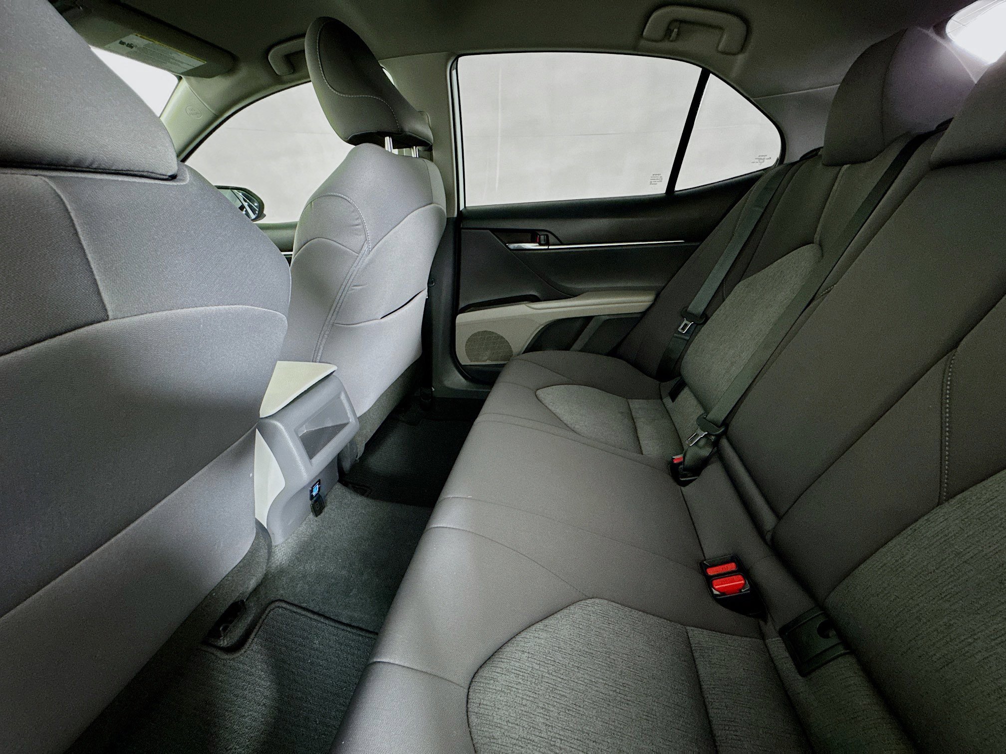 Used 2022 Toyota Camry LE FWD image 23