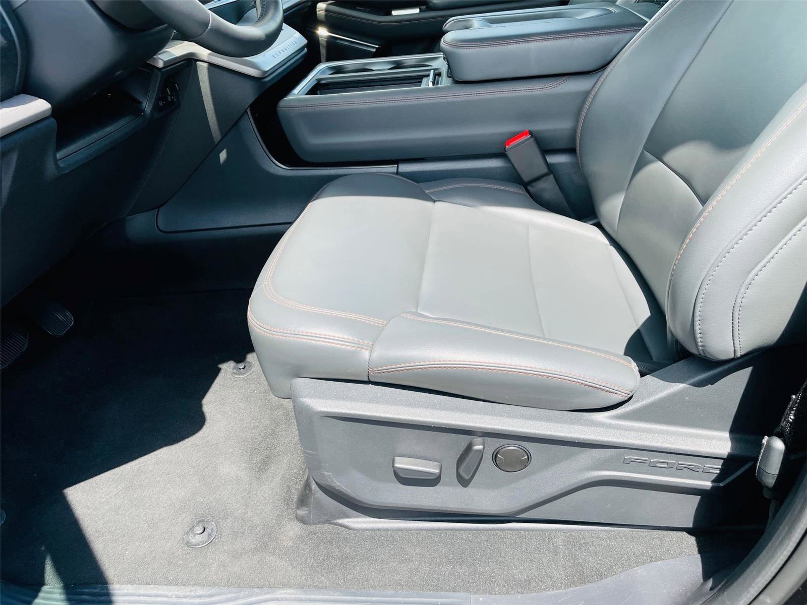 Certified 2025 Ford Expedition Active RWD image 9