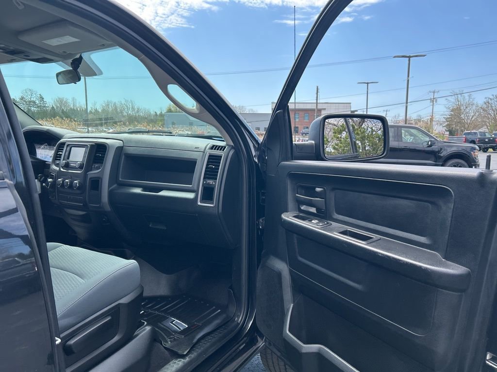Used 2018 RAM 1500 Express AWD/4WD image 34
