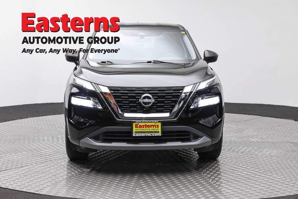 Used 2023 Nissan Rogue S AWD/4WD image 3