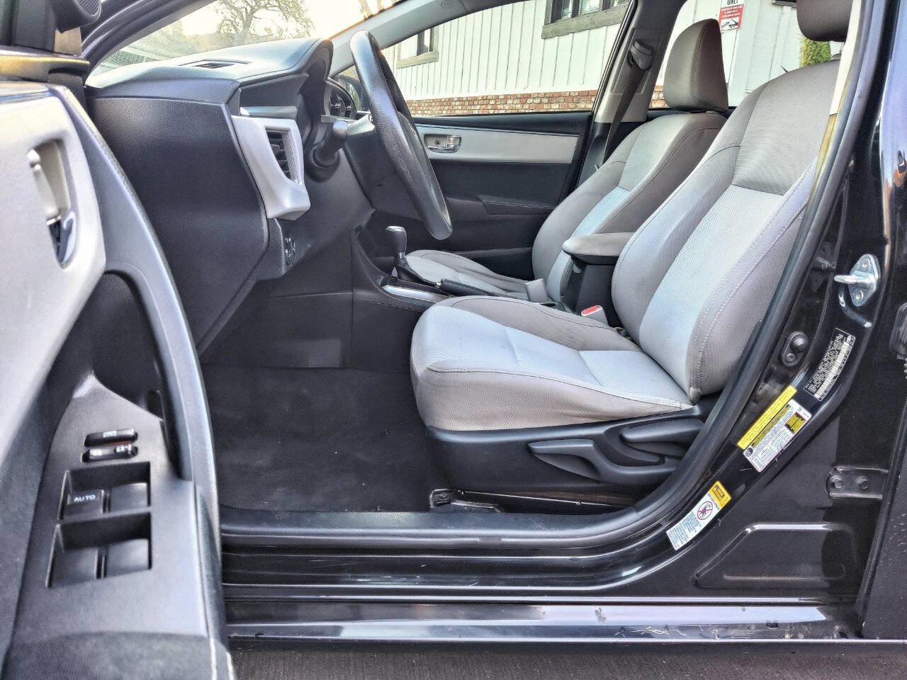 Used 2016 Toyota Corolla LE image 10