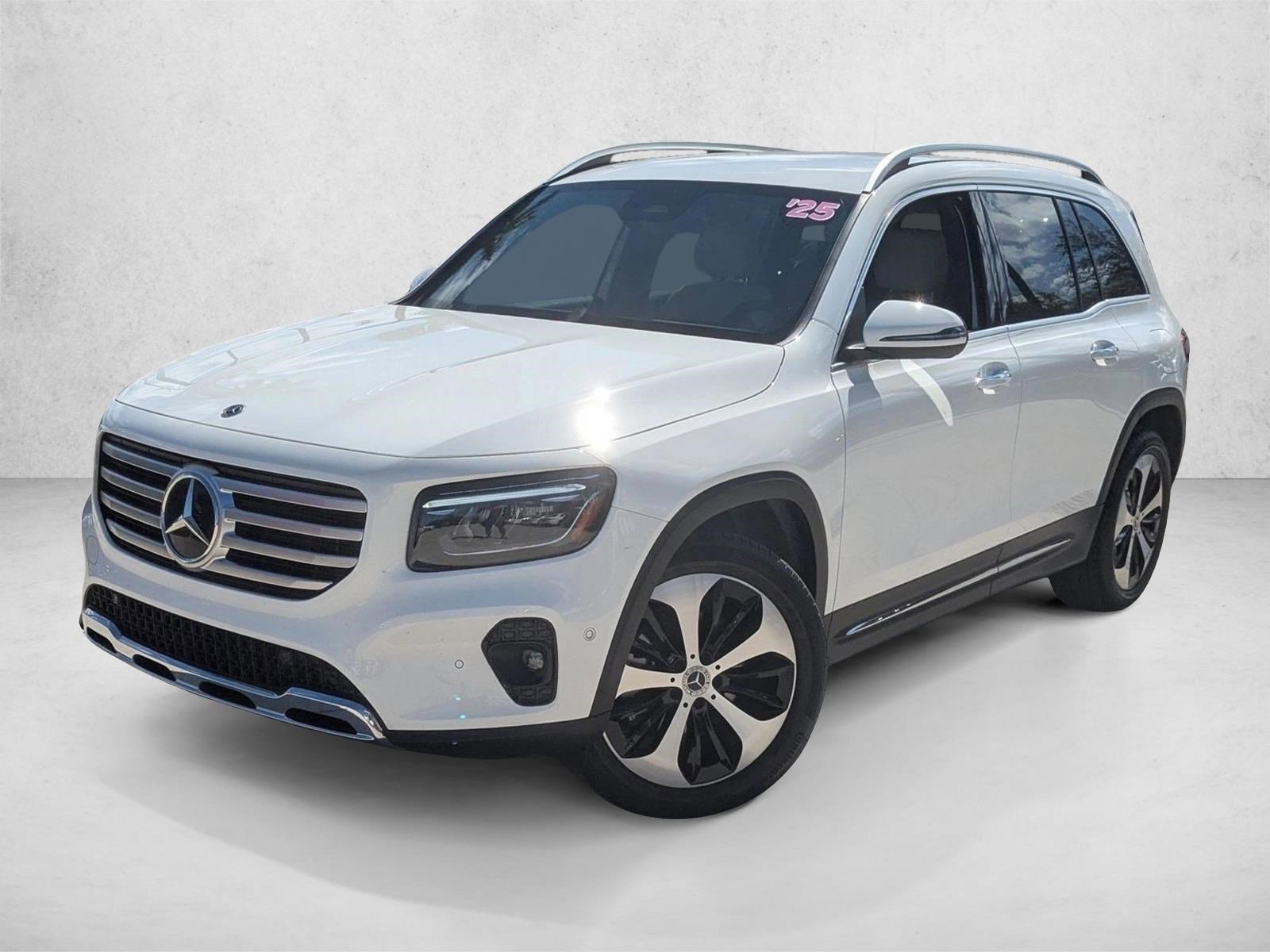 Used 2025 Mercedes-Benz GLB 250 image 1