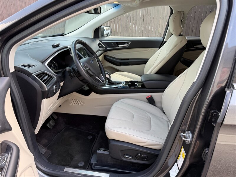 Used 2016 Ford Edge Titanium w/ Technology Package AWD/4WD image 17