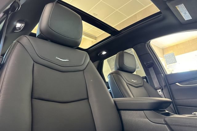 New 2026 Cadillac XT5 Sportv w/ LPO, Floor Liner Package AWD/4WD image 17