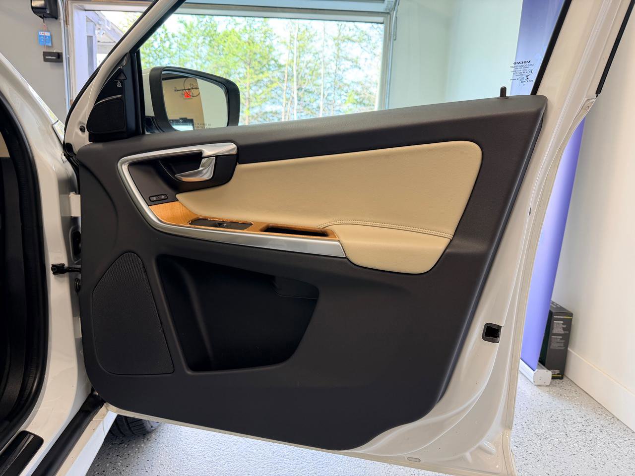 Used 2017 Volvo XC60 T5 Inscription w/ Preferred Option Package image 28