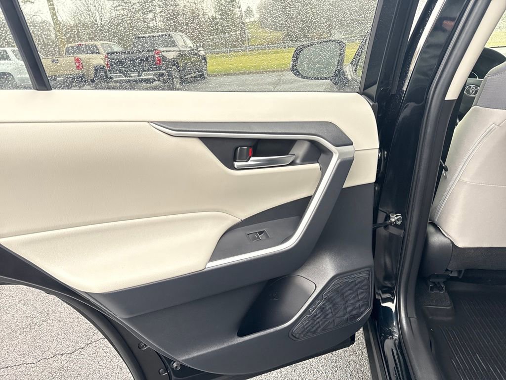 Used 2024 Toyota RAV4 XLE w/ Convenience Package image 28