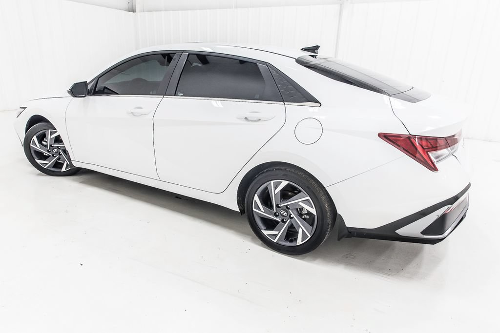 Used 2025 Hyundai Elantra Limited FWD image 4