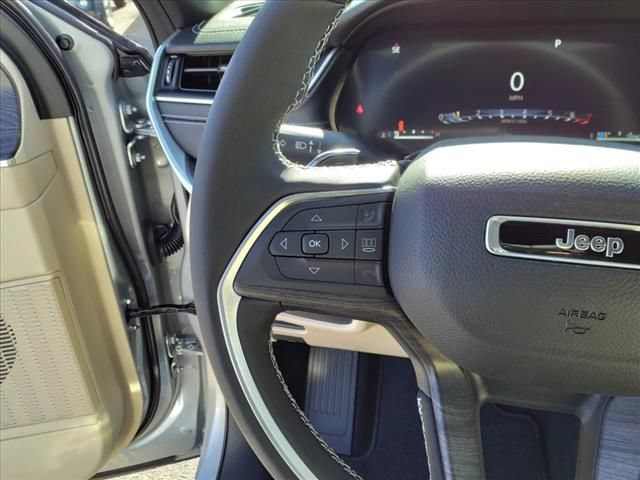 New 2025 Jeep Grand Cherokee L Limited w/ Black Appearance Package AWD/4WD image 13