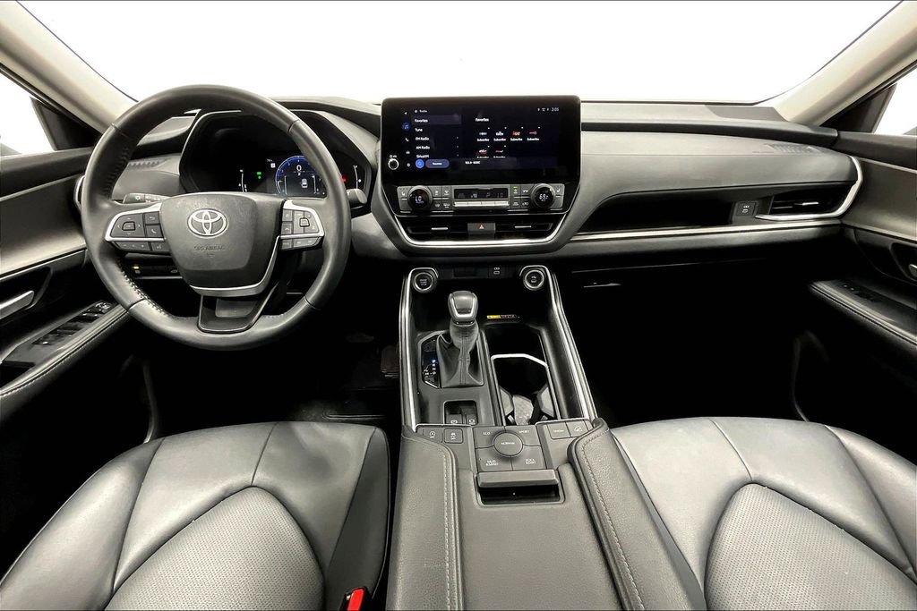 Used 2025 Toyota Grand Highlander AWD image 18