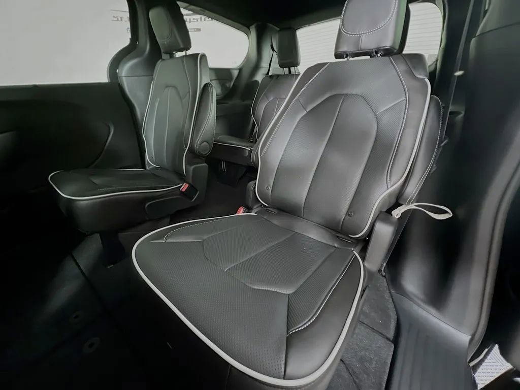 New 2027 Chrysler Pacifica Limited FWD image 26