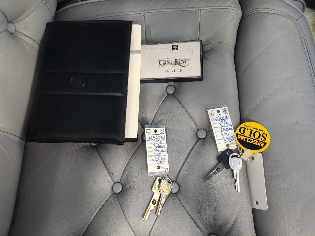 Used 1990 Cadillac Fleetwood Sedan FWD image 40