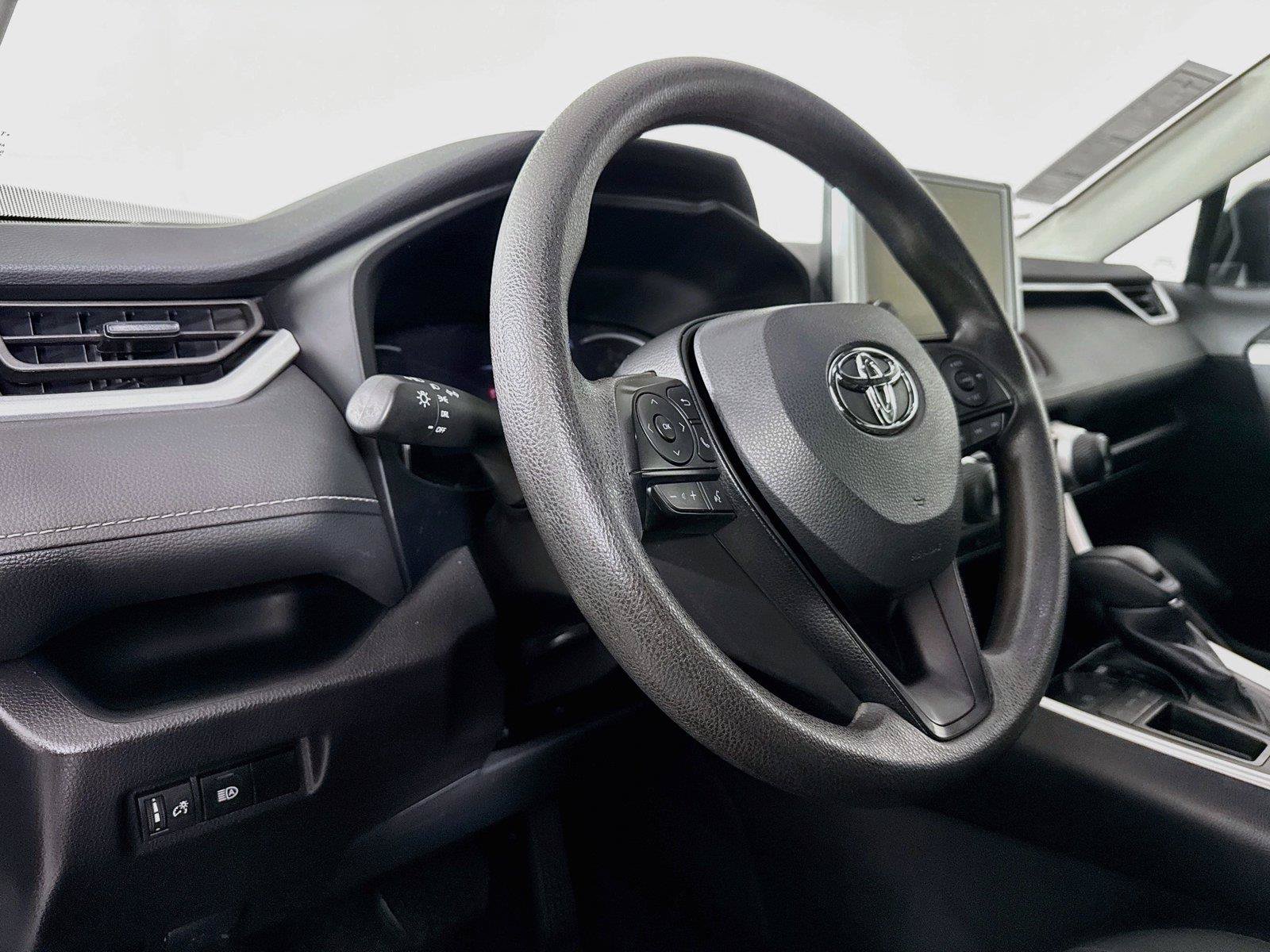 Certified 2025 Toyota RAV4 LE FWD image 4