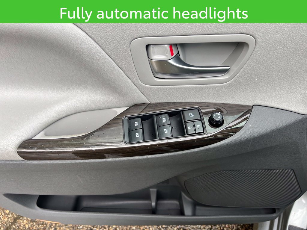 Used 2020 Toyota Sienna XLE AWD/4WD image 17