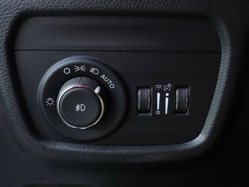 Used 2023 Jeep Grand Cherokee Limited image 11