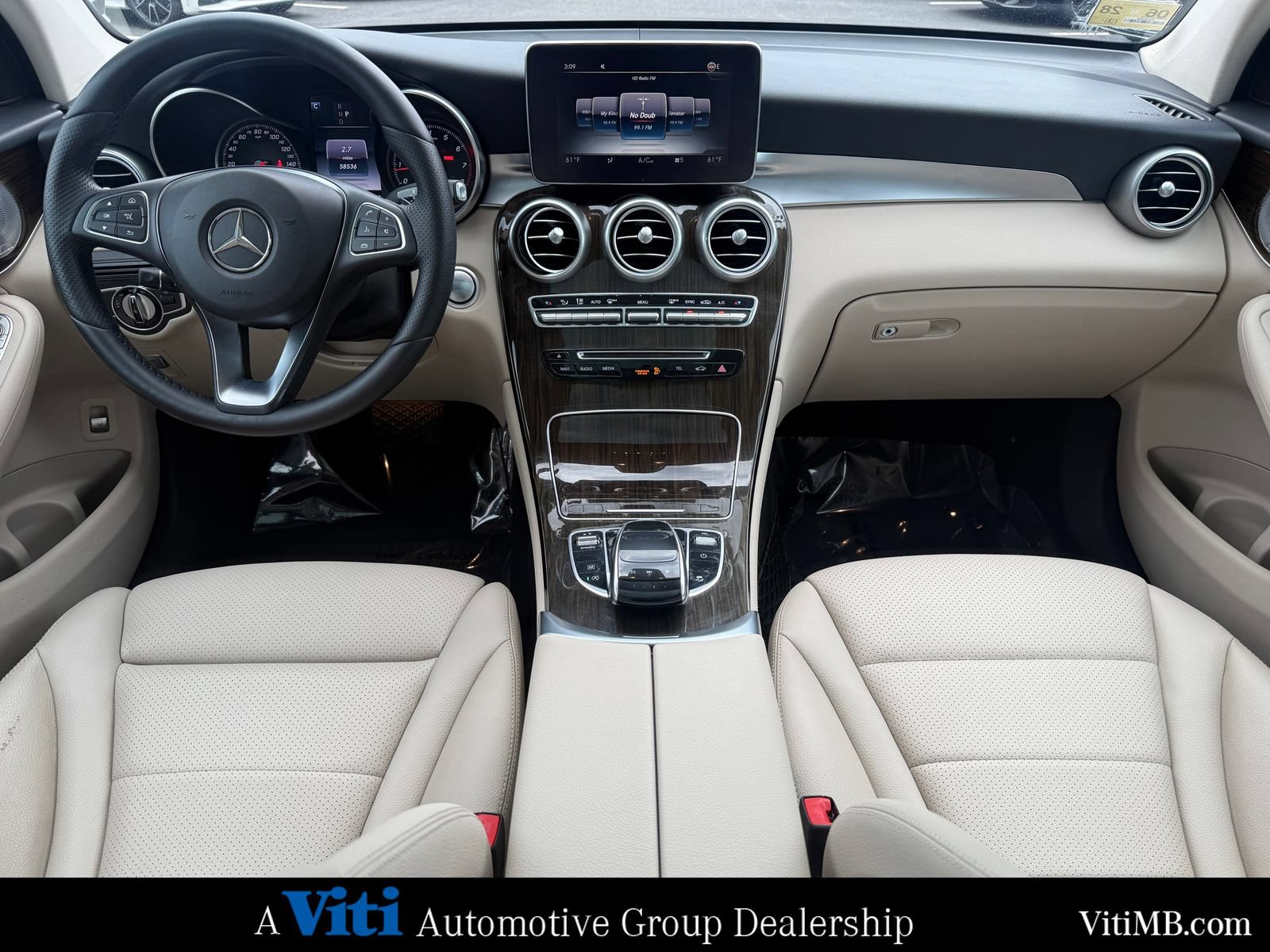 Used 2017 Mercedes-Benz GLC 300 4MATIC image 2