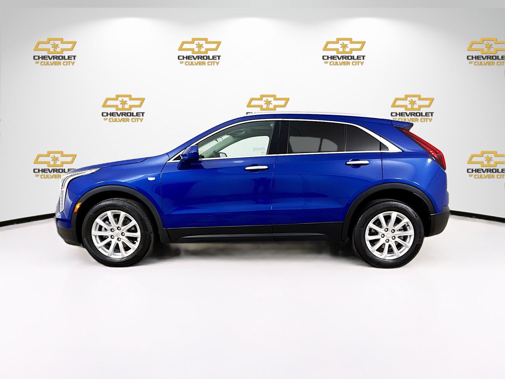 Used 2021 Cadillac XT4 Luxury w/ Cold Weather Package FWD image 5