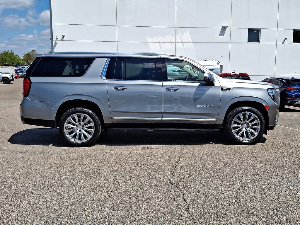 Used 2023 GMC Yukon XL Denali AWD/4WD image 10