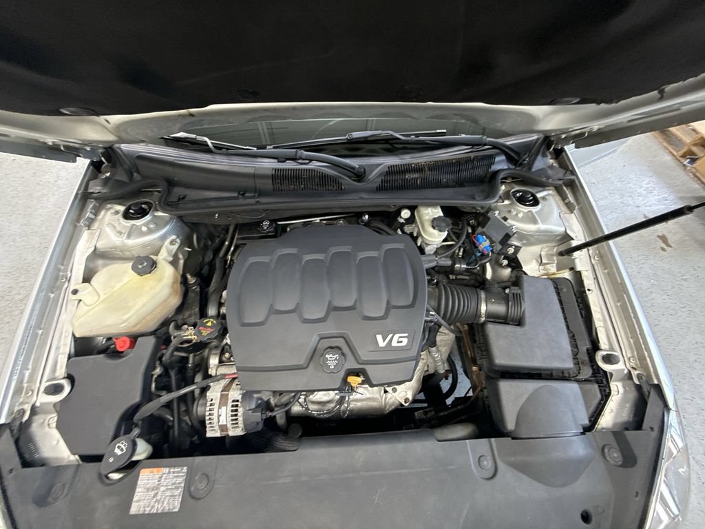 Used 2011 Buick Lucerne CXL FWD image 38