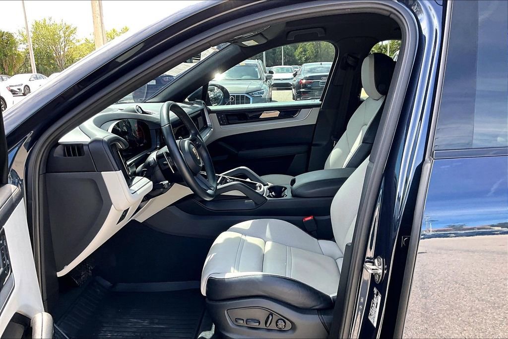 Used 2024 Porsche Cayenne Coupe image 21