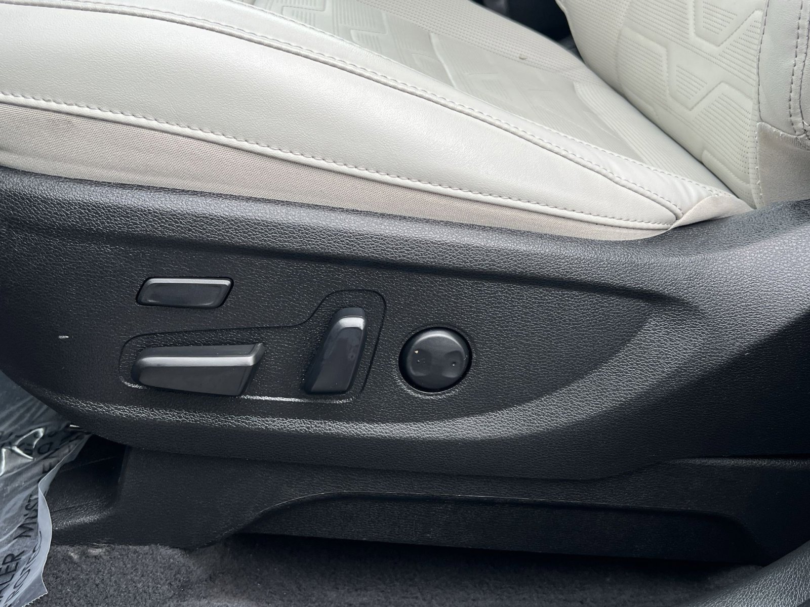 Used 2022 Kia Telluride SX w/ SX Prestige Package image 14