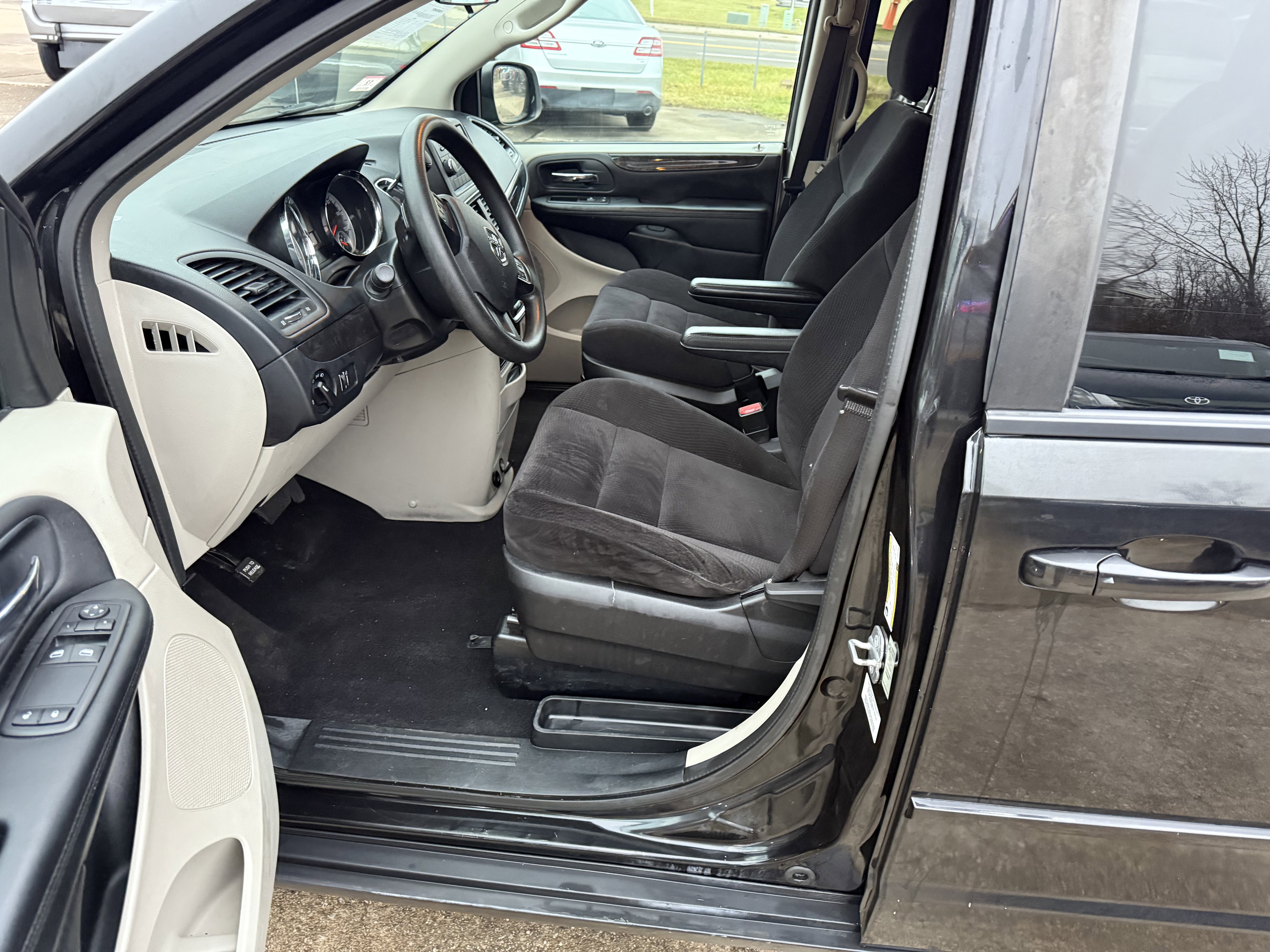 Used 2014 Dodge Grand Caravan SE w/ Quick Order Package 29E SE image 10