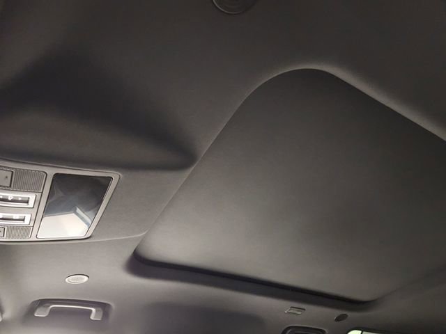 Used 2025 Land Rover Defender 110 S image 25