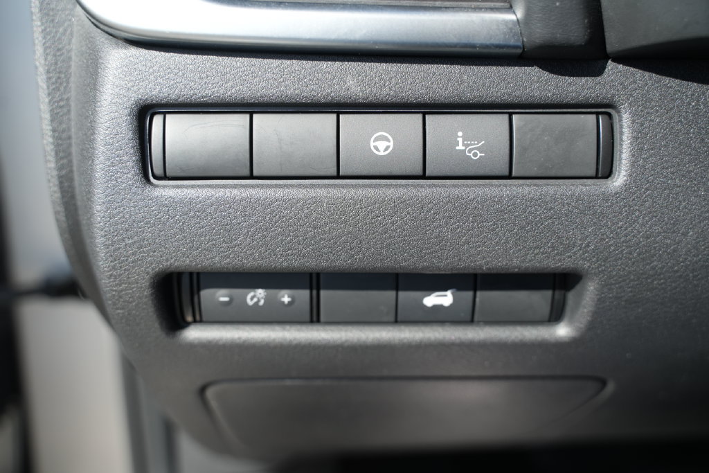 Used 2022 Nissan Rogue Platinum w/ Head-Up Display Package FWD image 36