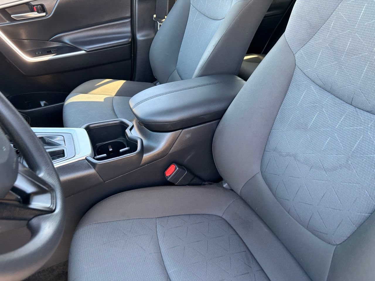Used 2022 Toyota RAV4 XLE w/ Convenience Package FWD image 19