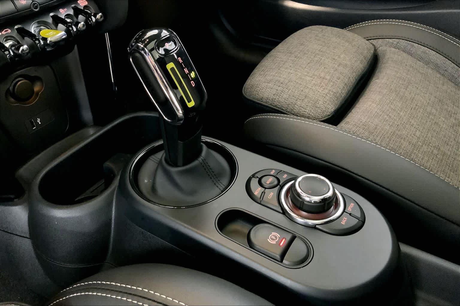 Used 2024 MINI Cooper SE w/ Signature Upholstery Package FWD image 16