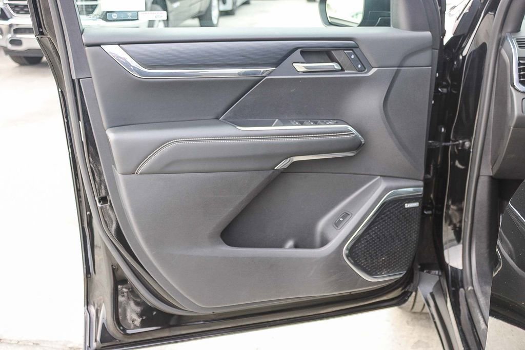 Used 2024 GMC Acadia Elevation AWD/4WD image 22