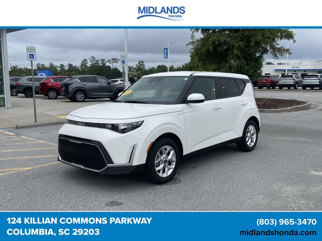 Used 2025 Kia Soul LX w/ LX Technology Package FWD image 3