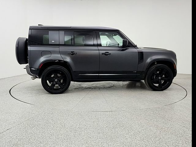 Used 2023 Land Rover Defender 110 image 4