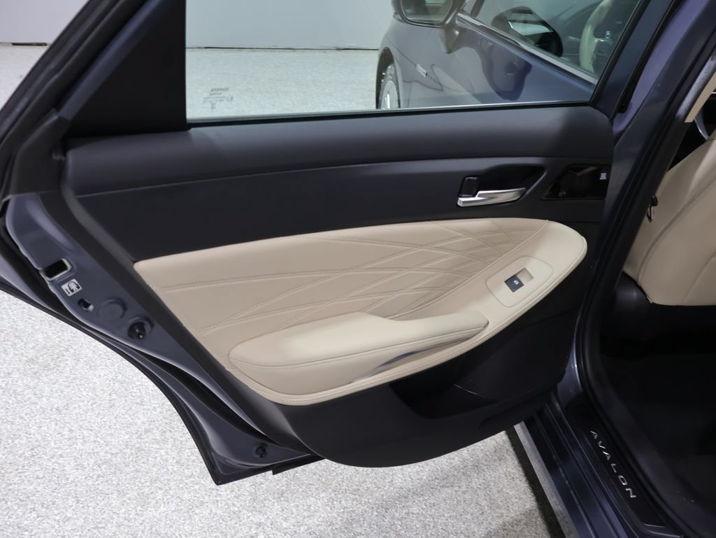 Used 2020 Toyota Avalon Limited w/ All Weather Liner Package FWD image 19