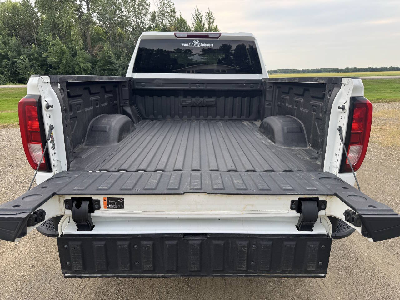 Used 2022 GMC Sierra 2500 SLE w/ X31 Off-Road Package AWD/4WD image 10