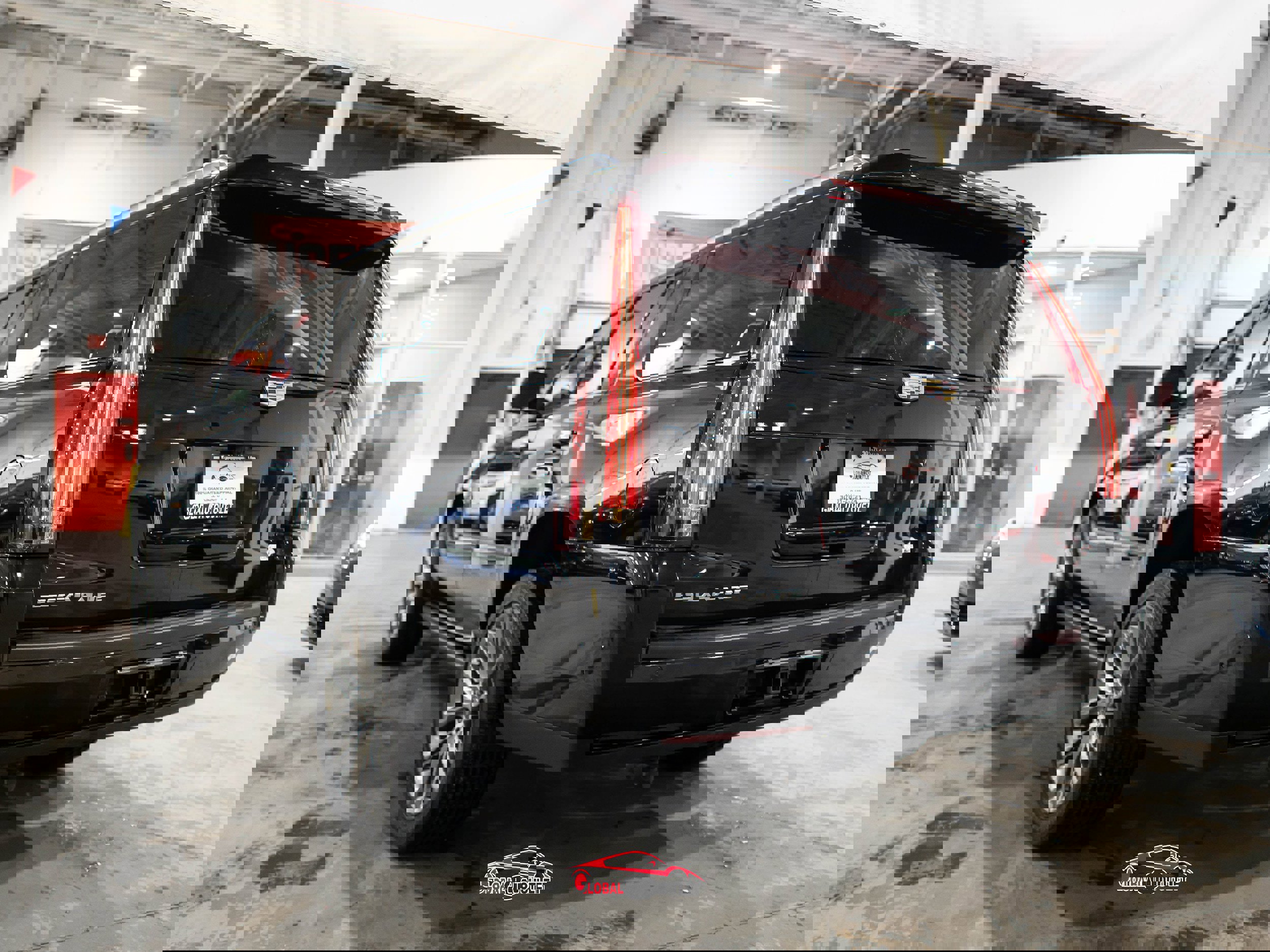 Used 2020 Cadillac Escalade ESV Premium Luxury w/ Escalade Sport Edition image 5