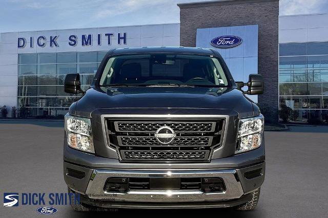 Used 2024 Nissan Titan SV w/ SV Convenience Package image 2