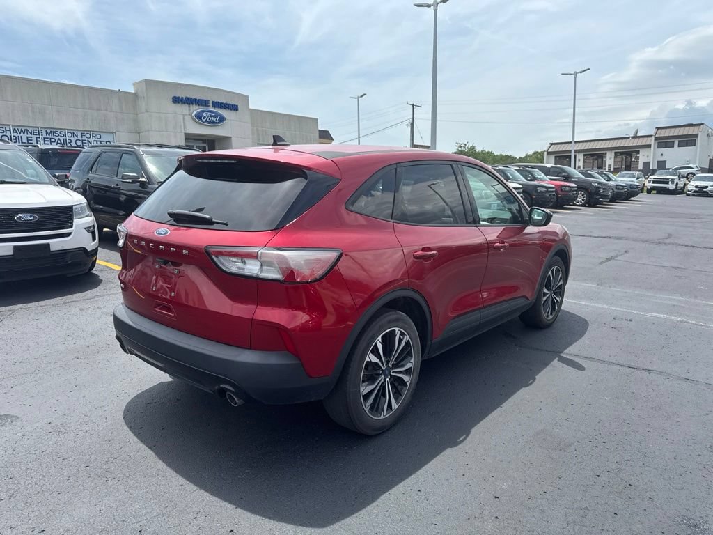 Used 2022 Ford Escape SE w/ SE Sport Appearance Package FWD image 5