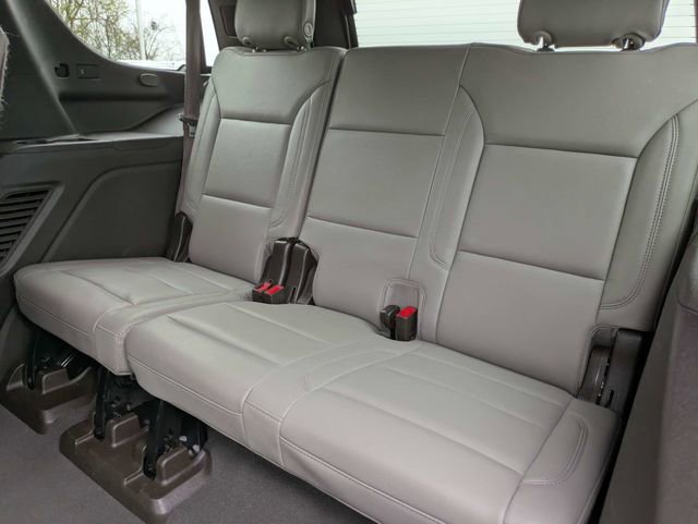 Used 2023 Chevrolet Tahoe Z71 w/ Luxury Package AWD/4WD image 15