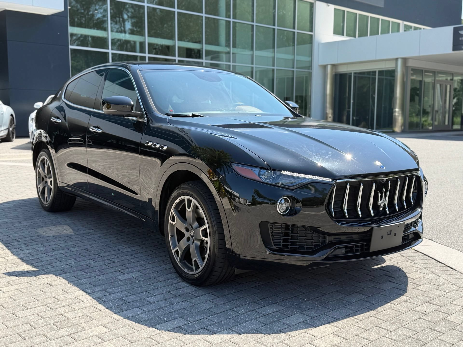 Used 2021 Maserati Levante AWD/4WD image 7