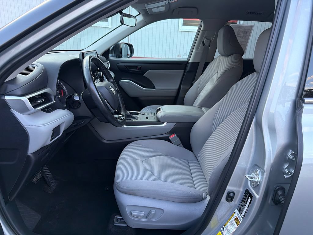 Used 2020 Toyota Highlander LE FWD image 10