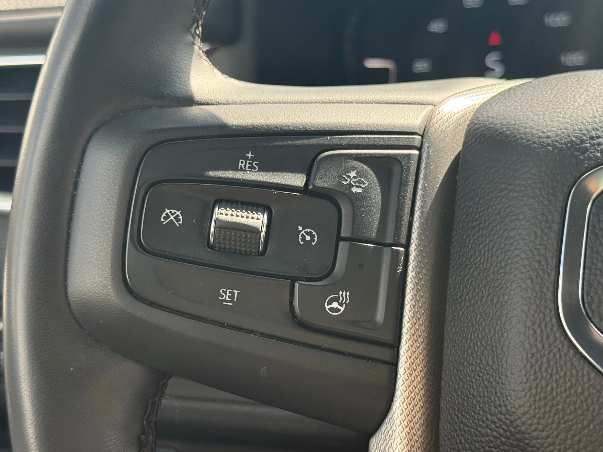 Used 2023 GMC Yukon XL Denali image 33