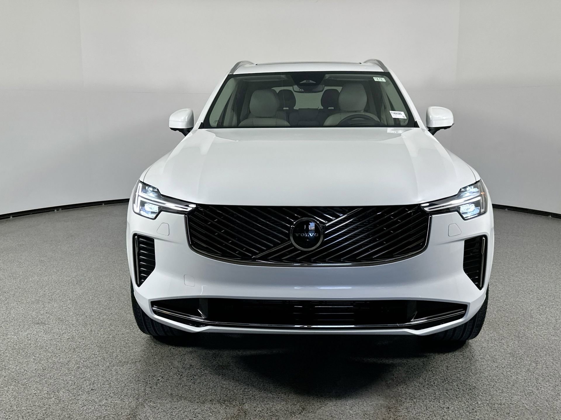 New 2026 Volvo XC90 B6 Ultra image 2