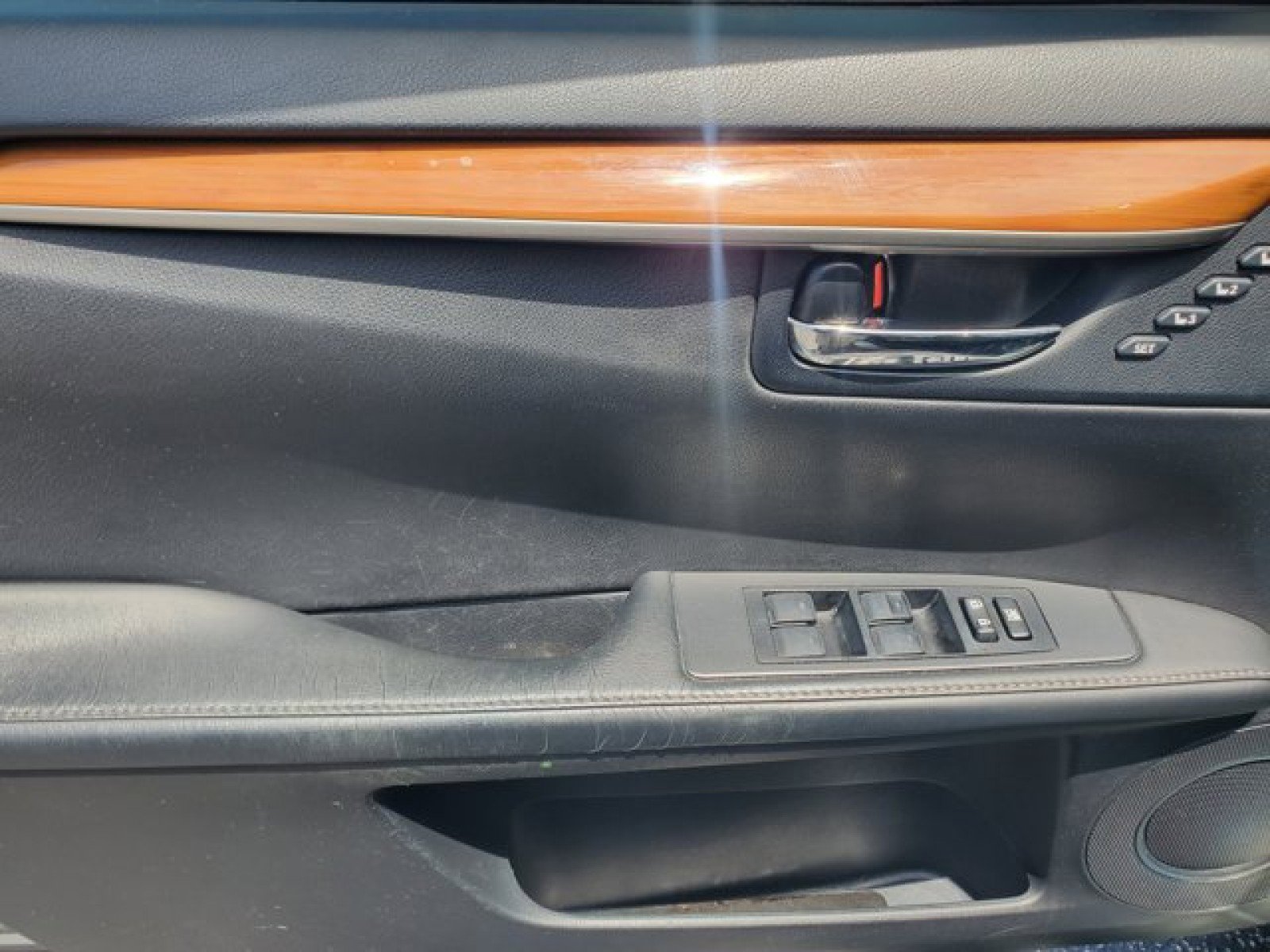 Used 2015 Lexus ES 300h w/ Navigation System Package FWD image 15