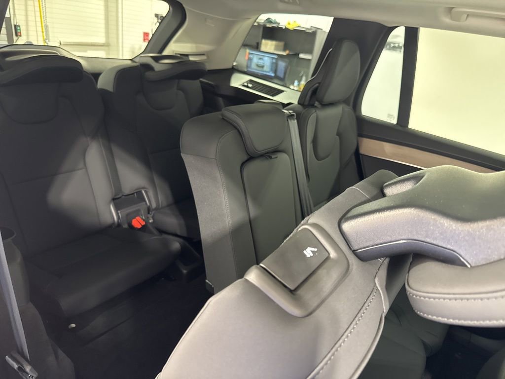 Used 2026 Volvo XC90 B6 Core w/ Protection Package Premier AWD/4WD image 26
